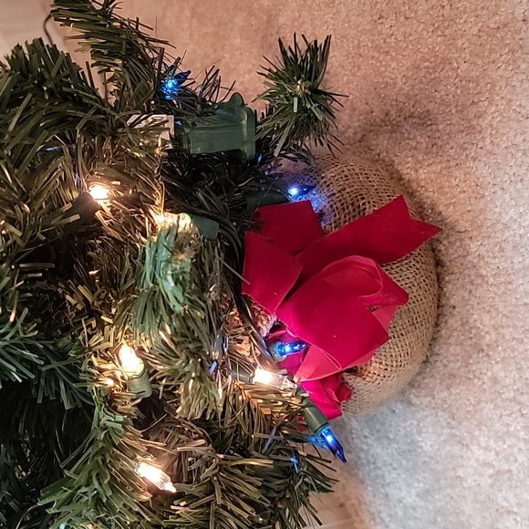 4/$10 Deal 🎉 Holiday 🎄 Mini 18" Tree with Blue & White Lights - Picture 2 of 5